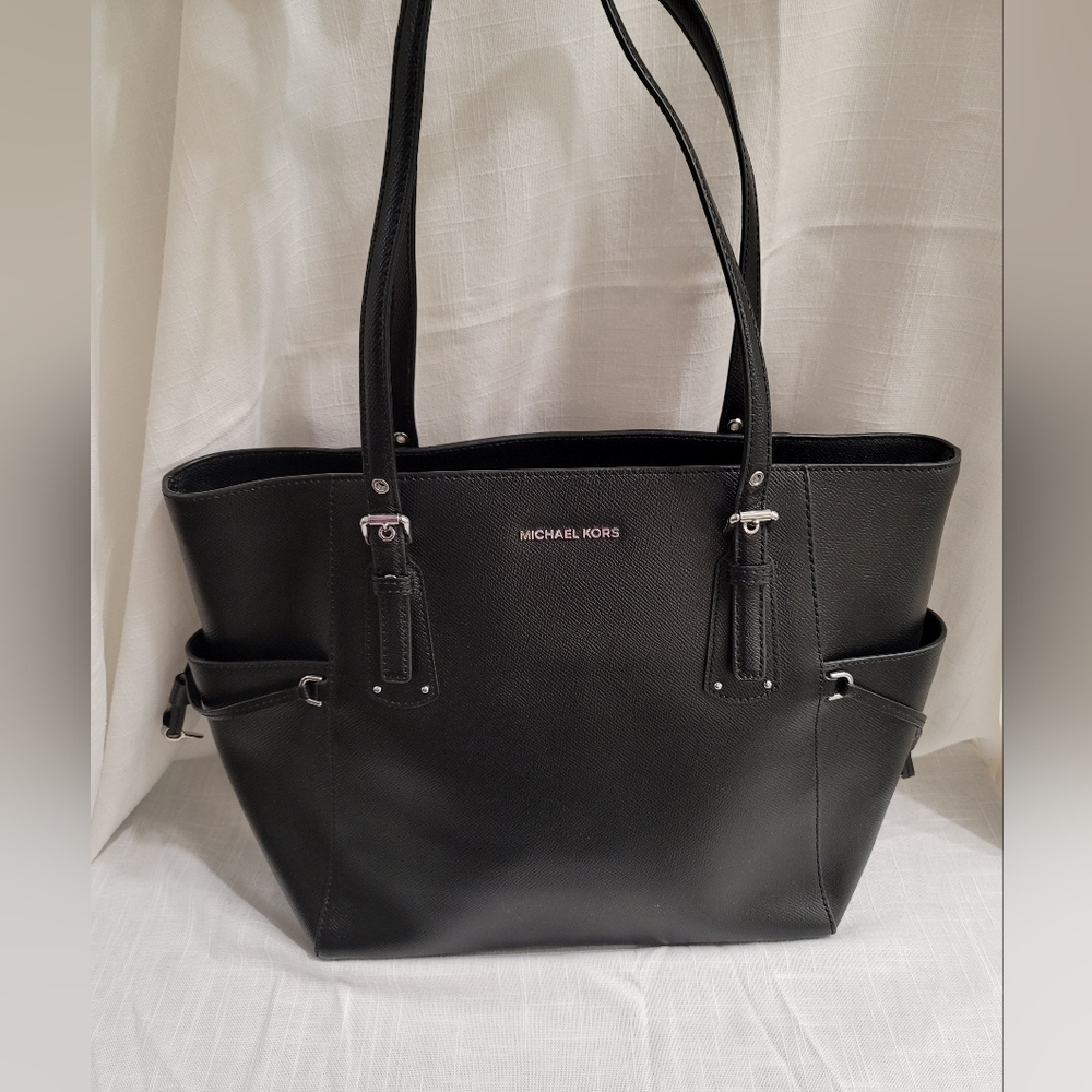 Michael Kors Voyager Saffiano Black Leather Tote Bag - Picture 2 of 15